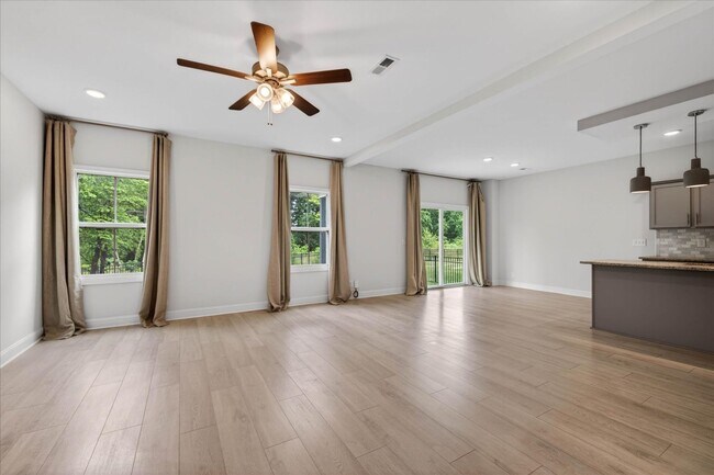 Building Photo - 4 Bedroom Pet Friendly Home For Rent with Club House, Comm. Pool, & Comm Gym Access!