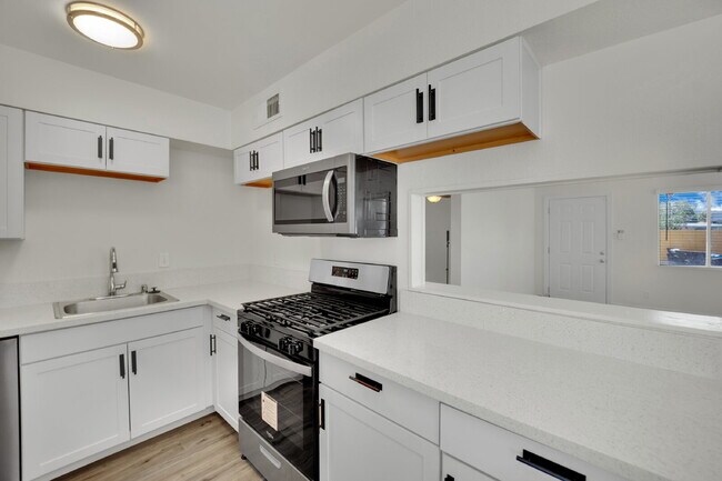 Building Photo - 1304 Rexford Pl