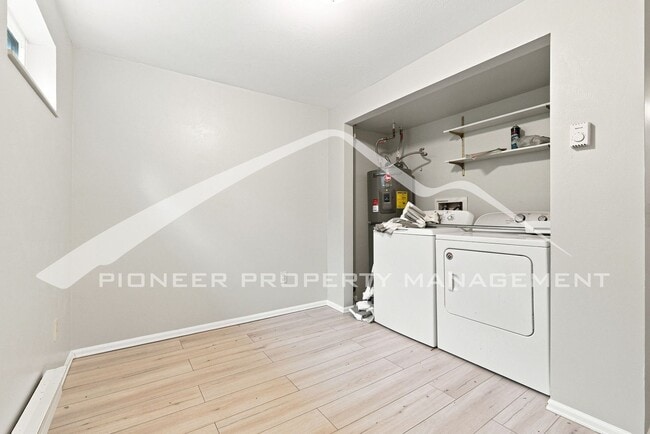 Building Photo - 7885 Barbara Ann Dr