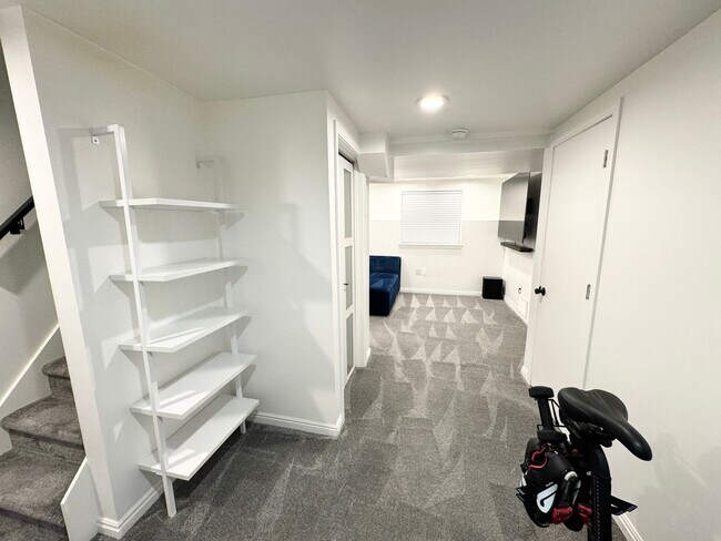 Building Photo - Gorgeous Avenues Remodel!