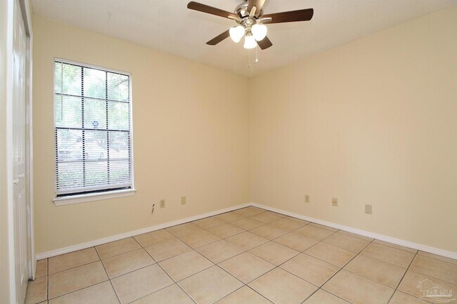 Building Photo - 405 Cornwall Cir