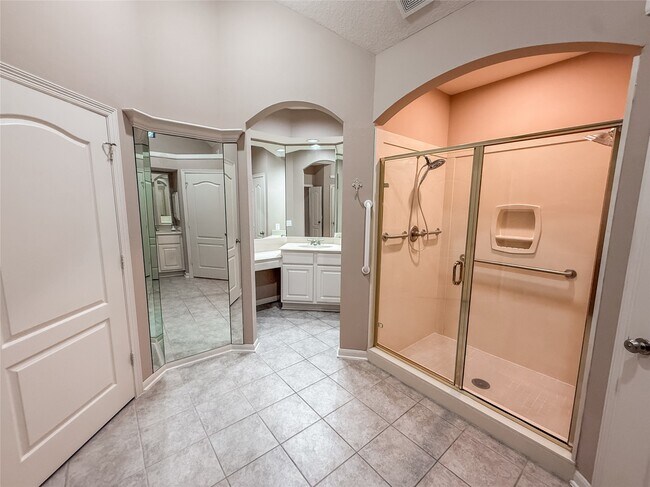 Building Photo - 2426 Clippers Square