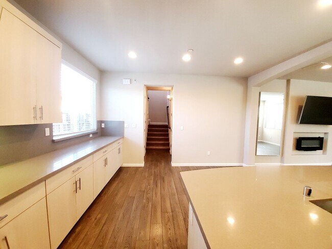 Building Photo - 618 Montage Cir
