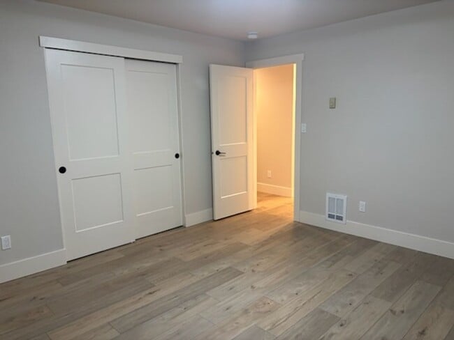 Building Photo - Duplex in Post Falls