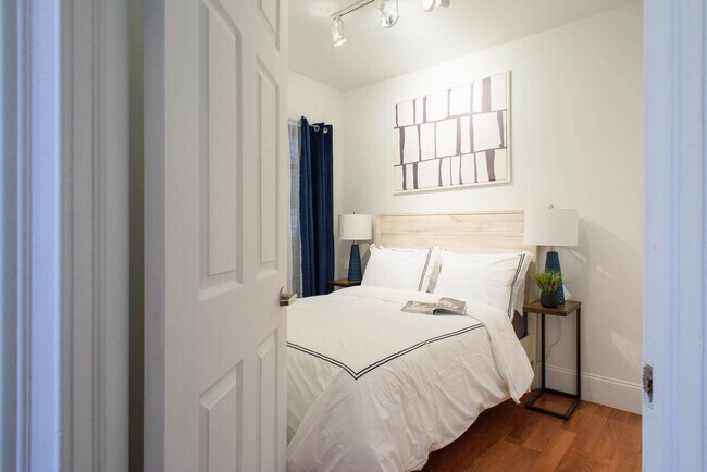 Building Photo - 69 Clinton St