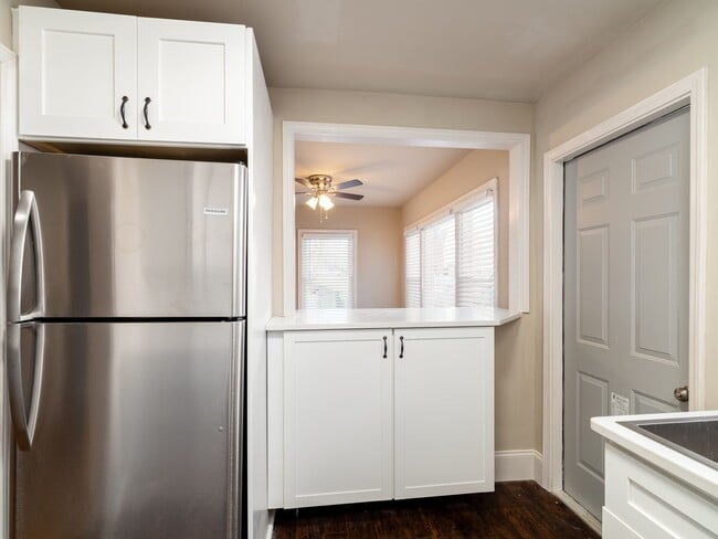 Building Photo - Newly Renovated Historic West End 1 Bedroom