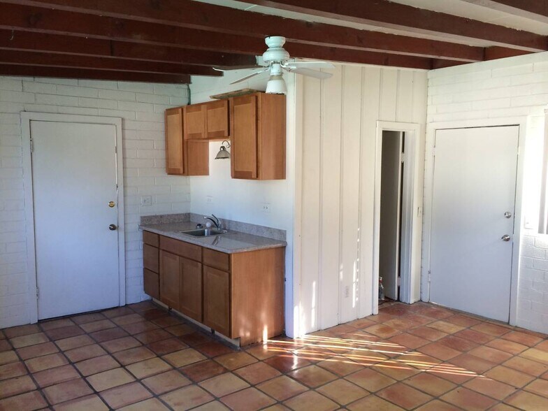 Building Photo - 1539 E Hudson Dr