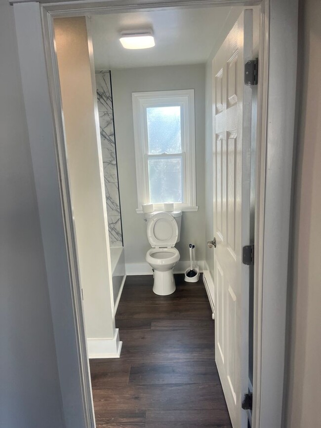 Building Photo - 3 bedroom 1 bath