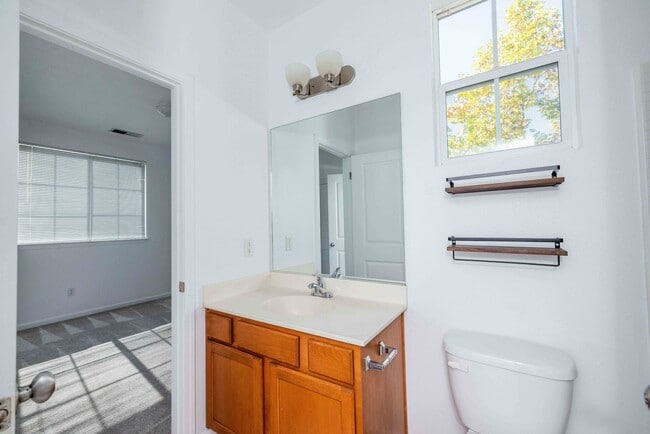 Building Photo - MOVE IN SPECIAL!!! $500 OFF FIRST MONTHS R...