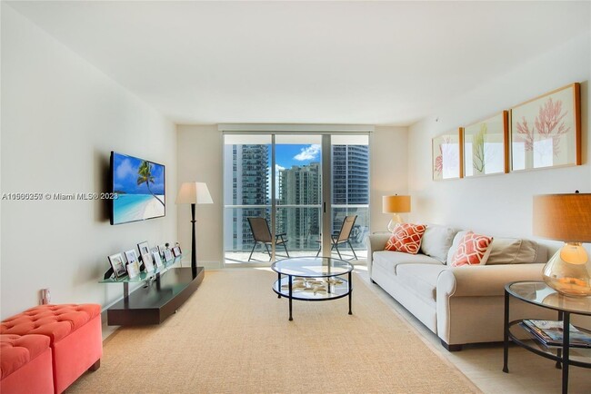 Building Photo - 1155 Brickell Bay Dr