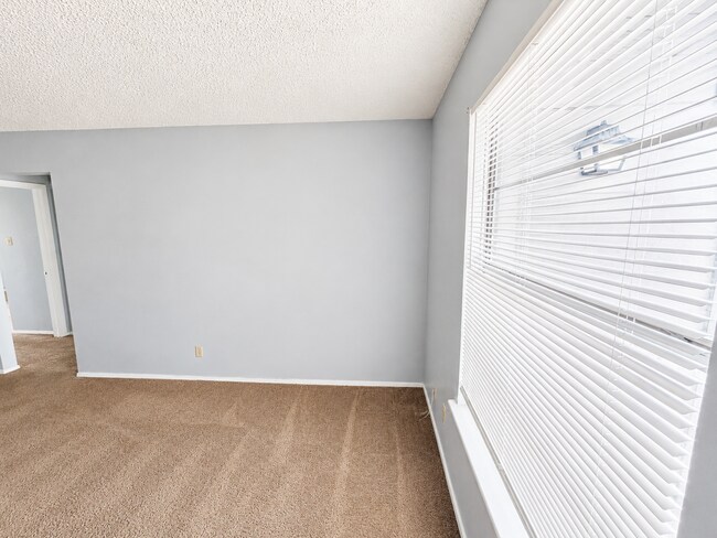 Building Photo - 1315 Quail Cir