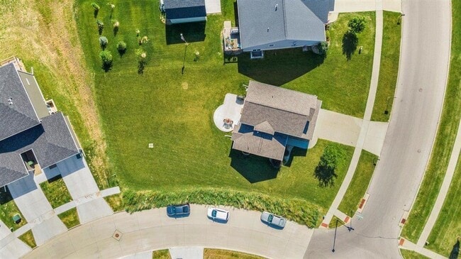 Building Photo - Move-In Ready Home with an Excellent Location