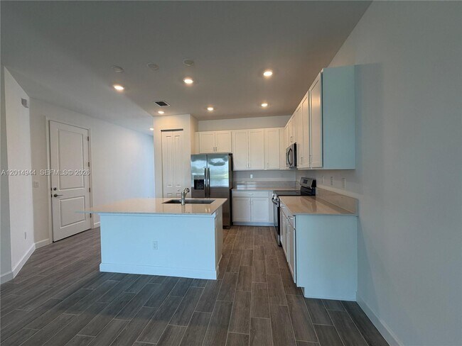 Building Photo - 3747 Harborside Ave