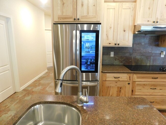 Building Photo - Check out this beautiful home located in o...