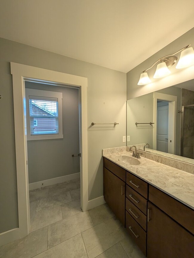 Building Photo - Long Term Rental -Oakley Area