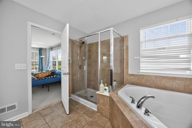 Building Photo - 271 Fairfield Cir W