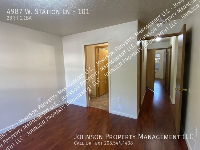 Building Photo - Upgraded 2BR Apartment with Central A/C an...