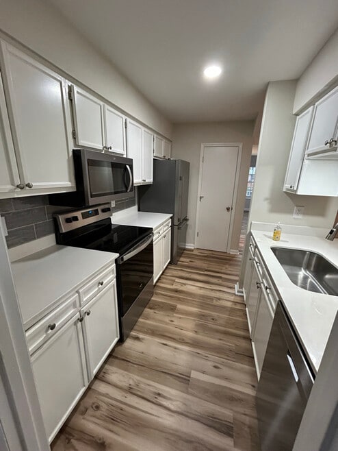 Building Photo - 1034 Hunters Trce