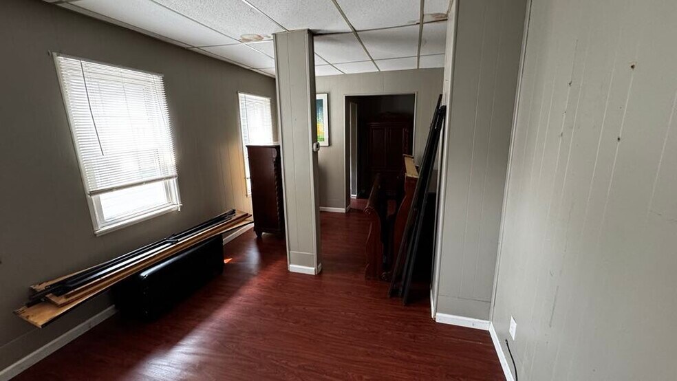 Building Photo - 1843 Hertel Ave