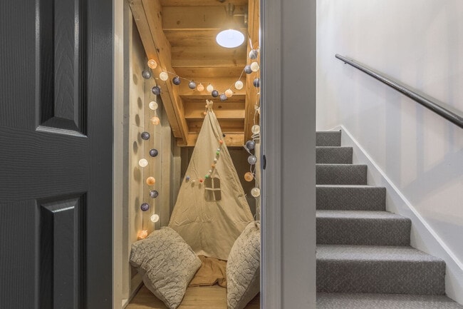 Building Photo - 7105 Chas Dr