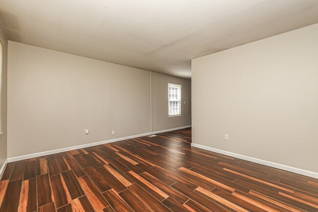 Building Photo - 1240 Berwald Dr