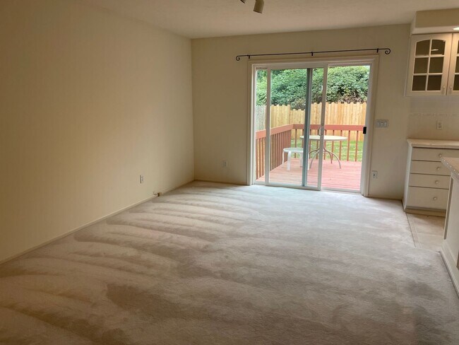 Building Photo - Single Level Useless Bay Home with Bonus Room!