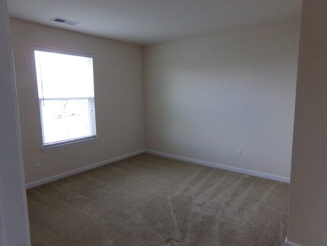 Building Photo - Coming Soon – Available November 1st! Spacious 4-Bedroom Home