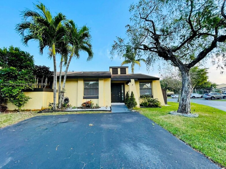 Primary Photo - 12736 SW 66th Terrace Dr