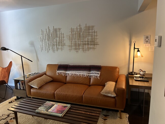 Building Photo - 1870 Fort St