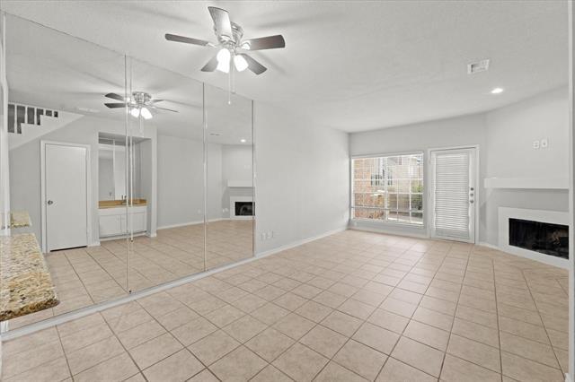 Building Photo - 3550 Country Square Dr