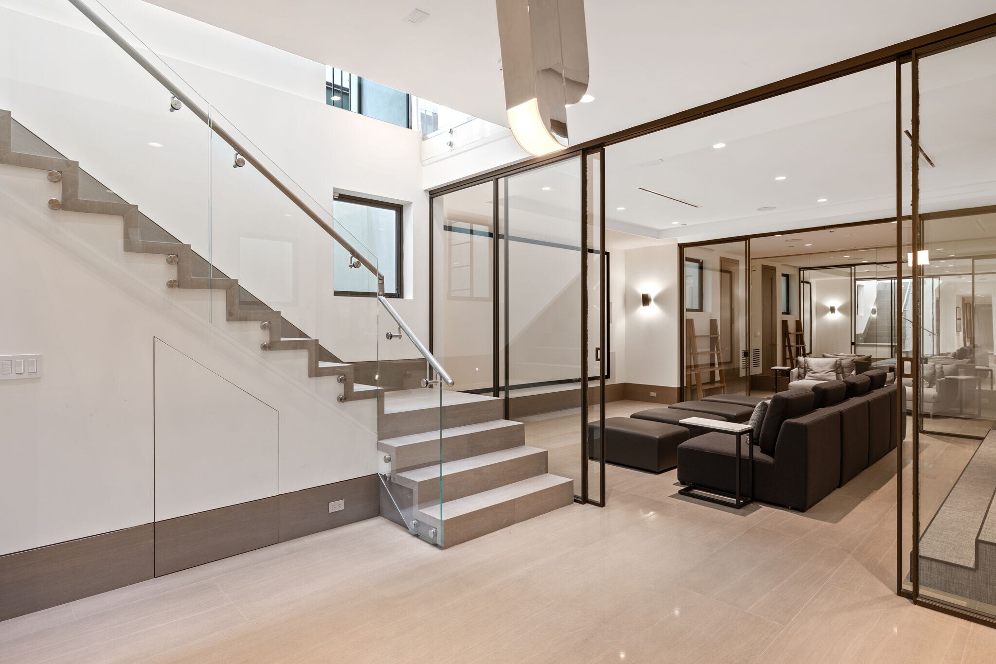 Building Photo - 716 The Strand