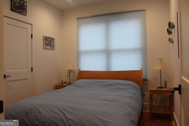 Building Photo - 232 Wilbur Ave SE