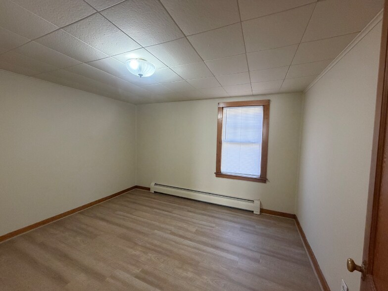 Building Photo - 190 Hoskins Rd