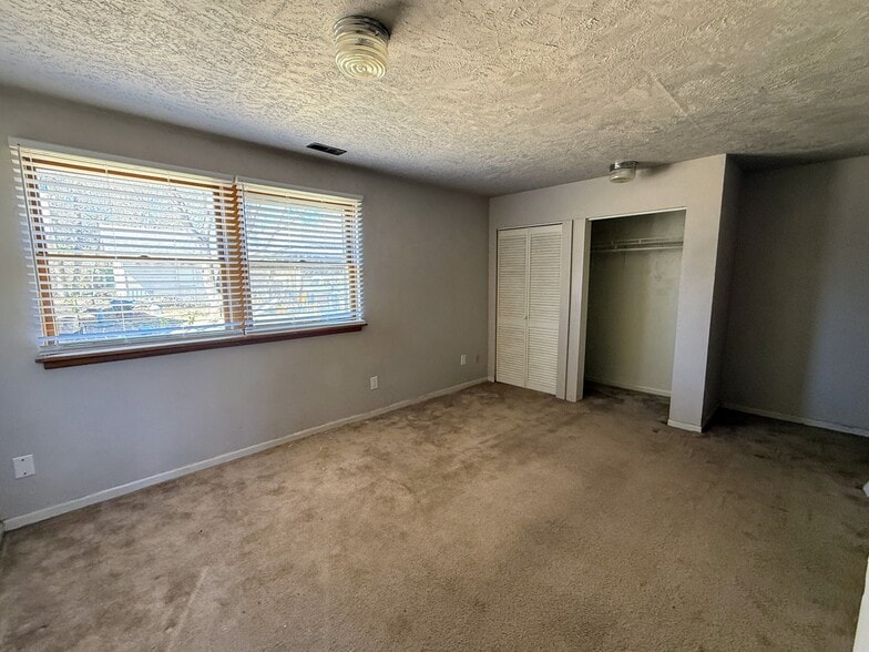 Building Photo - 539 Adams Ave