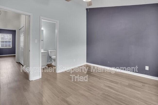 Building Photo - 16 Raelans Cir