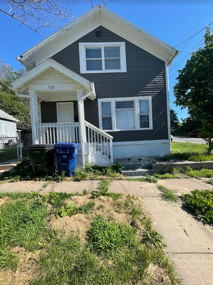 Primary Photo - 702 W 7th St