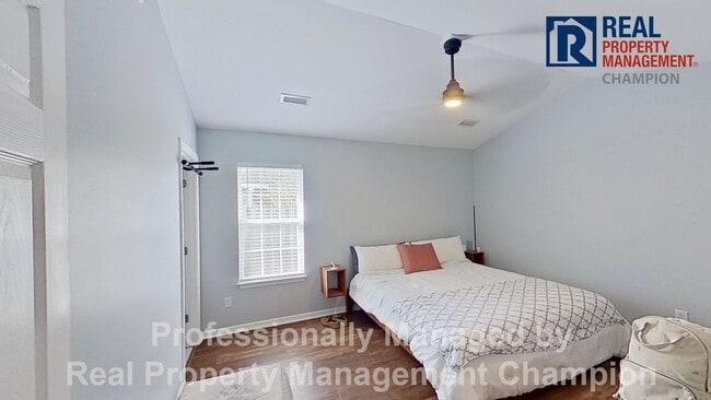 Building Photo - Immaculate 3 BD/2 BA Home w/Vaulted Ceilings, LVP Flooring and Fenced Yard