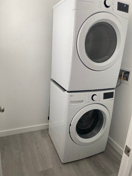 Laundry Room - 1114 S Exmoor Ave