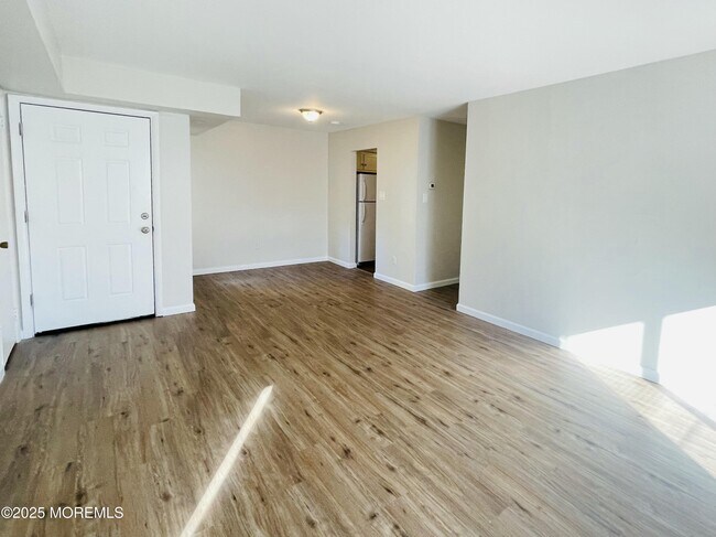 Building Photo - 27 Newport Ct