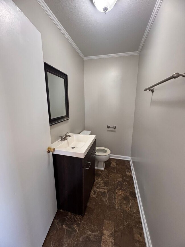 Building Photo - Freshly Updated 3Bedroom One Story Home
