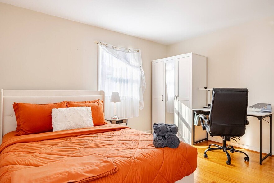 Building Photo - 7527 Fairwood Ln