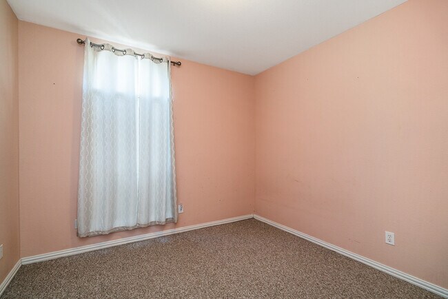 Building Photo - 5452 Lake Powell Dr