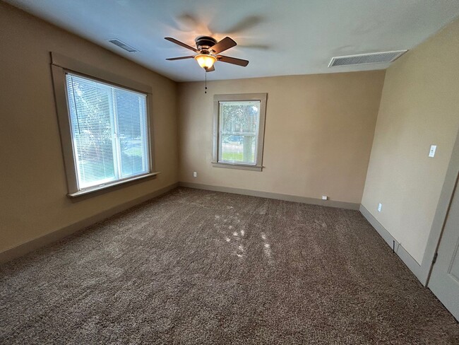 Building Photo - 2bd 1 ba with Zen Garden, Garage, Updated ...