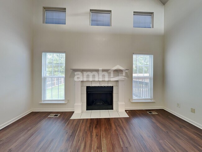 Building Photo - 2935 Greentree Dr