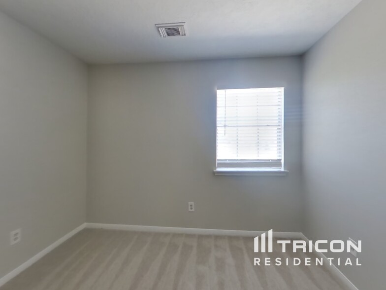 Building Photo - 18810 Pine Bower Cir