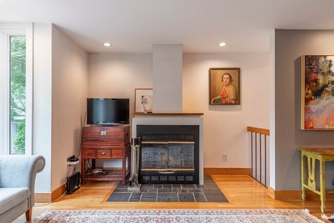 Building Photo - 54 Trowbridge St