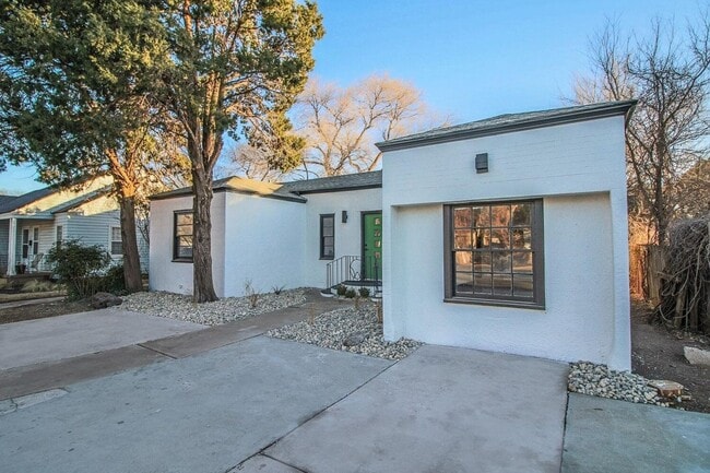 Building Photo - PRE LEASING for fall 2026! 4/2 in heart of Lubbock!