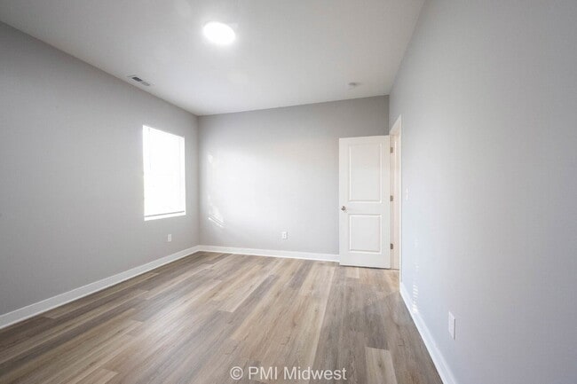 Building Photo - "Charming 3-Bedroom Townhouse on Rembrandt...