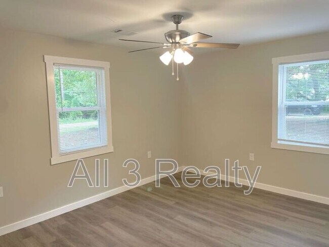 Building Photo - 117 Hill Pine Trail