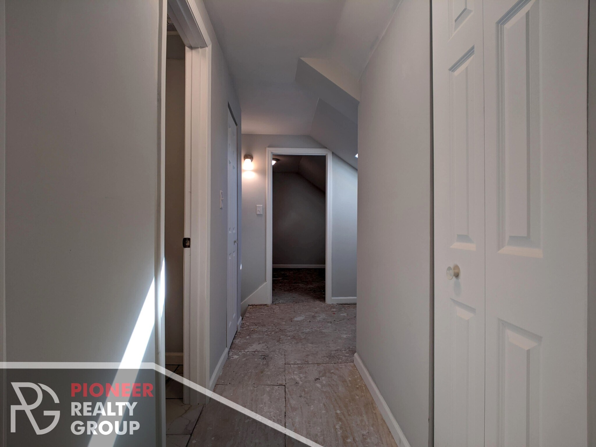 Building Photo - 1520 W Melrose St